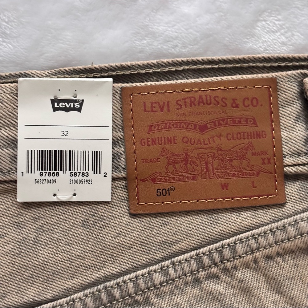 LEVI'S PREMIUM 501 High Rise Button-Fly Gray Denim Cut-Off Shorts--NWT--32 - Picture 11 of 13